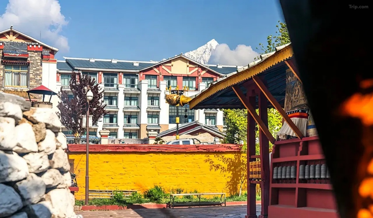 Scenic mountain view from QoMoLangZong Hotel