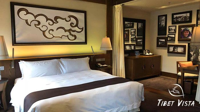 The guest rooms at St. Regis Lhasa Resort