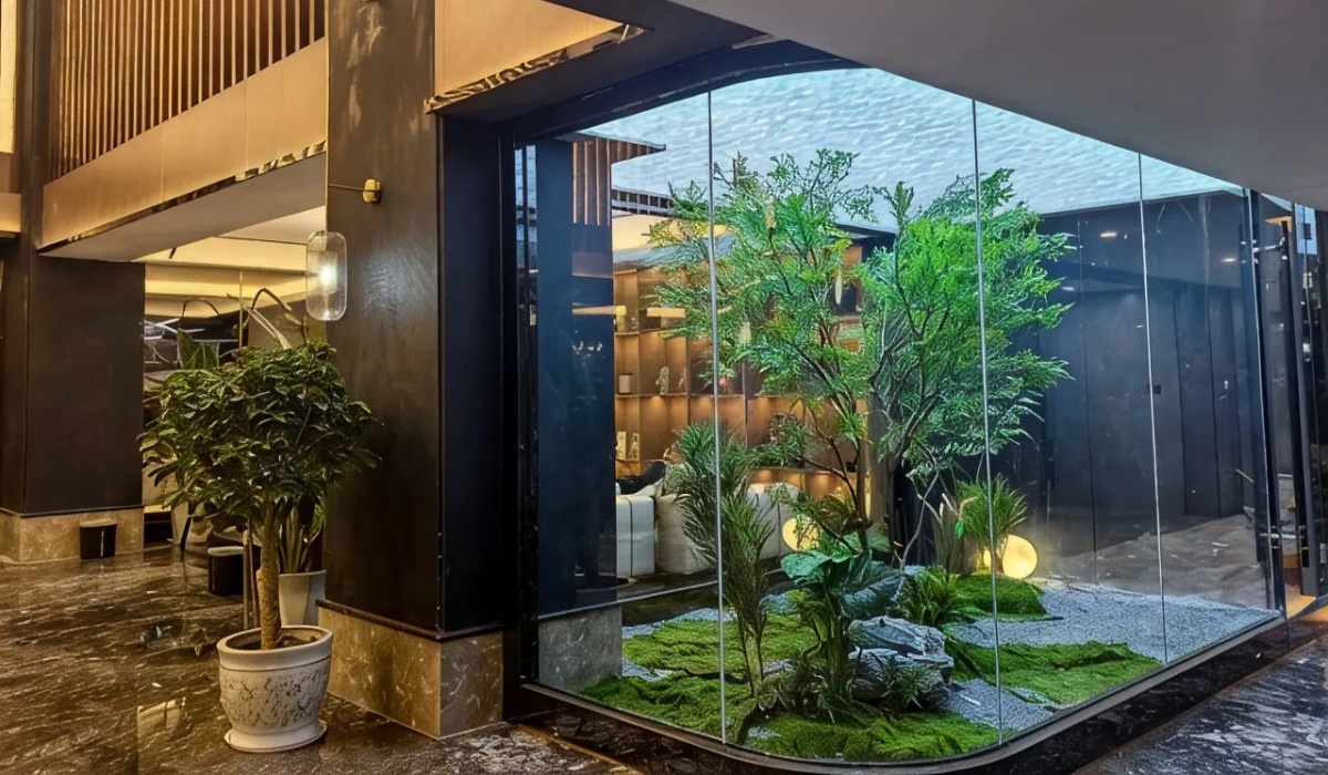 Indoor glass courtyard garden in lobby at Western Inn Sheli Hotel