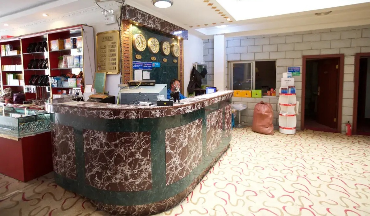 Lobby and front desk at Lhasa Jinfan Hotel in Lhasa