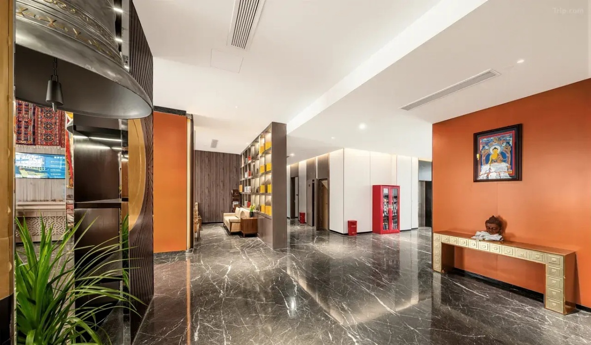 Spacious lobby hallway leading to guest areas