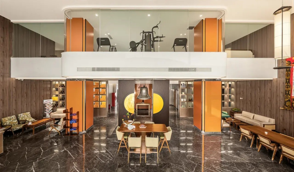 Spacious main lobby view at QoMoLangZong Hotel Kayrung
