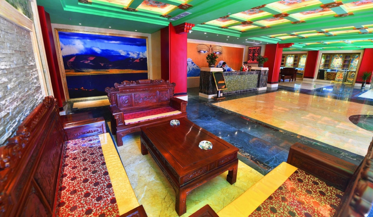 Comfortable guest lounge area at Lhasa Thangka Hotel