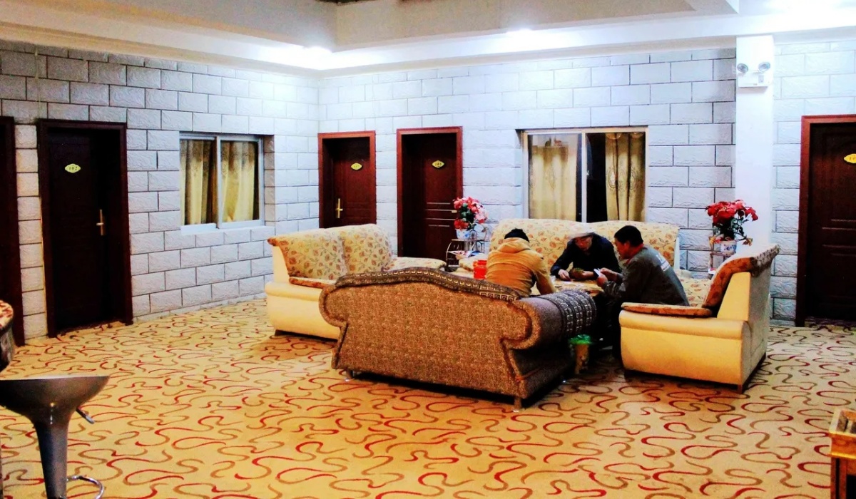 Spacious lounge seating area at Lhasa Jinfan Hotel