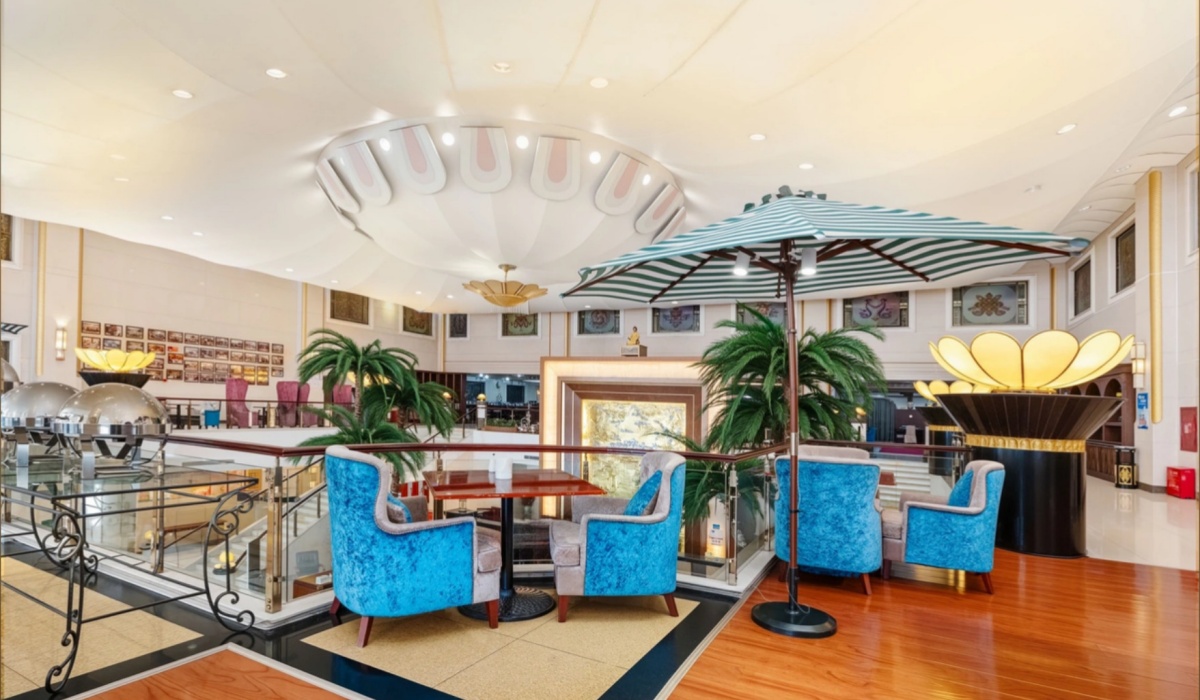 Relaxing lounge and tea house area at Lhasa Xinding Hotel