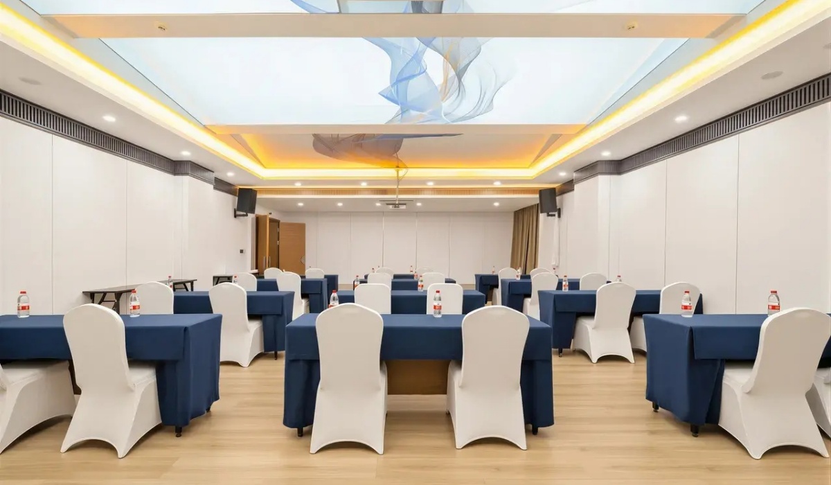 Multi-function meeting room for conferences