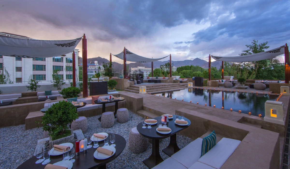 Comfortable outdoor lounge area at Shangri-La Lhasa Hotel