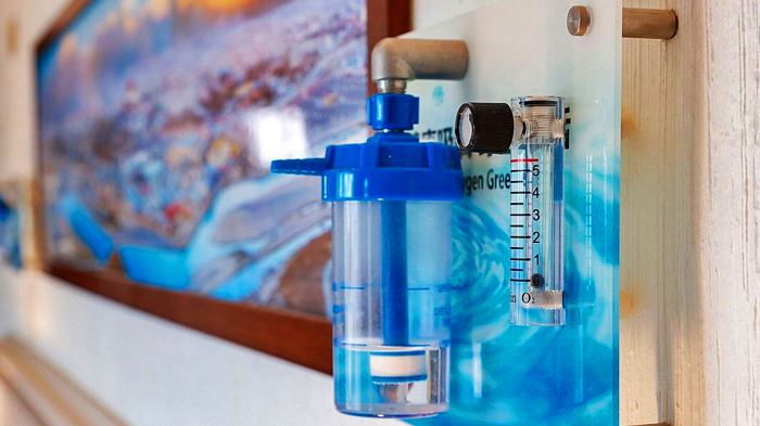 Bedside oxygen supply facility in a Tibet hotel room