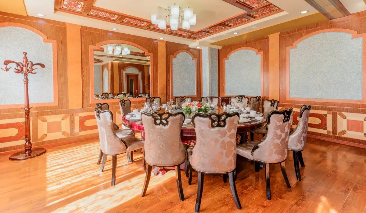 Private hotel dining room with large round table and chairs