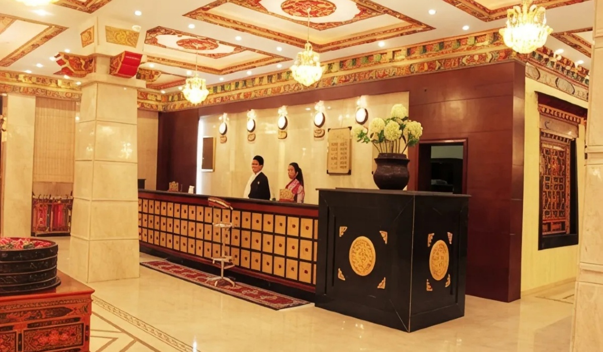 Front desk reception counter at Shiga Yangcha Grand Hotel