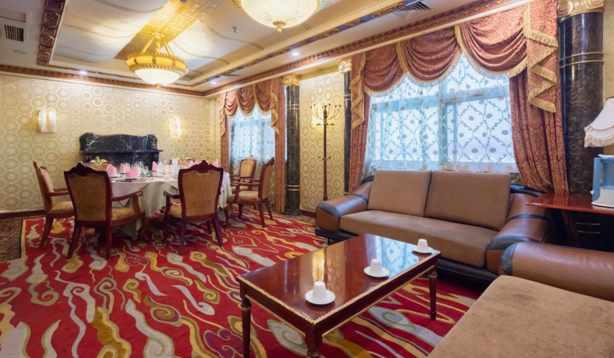 Restaurant lounge and dining box at Lhasa Xinding Hotel