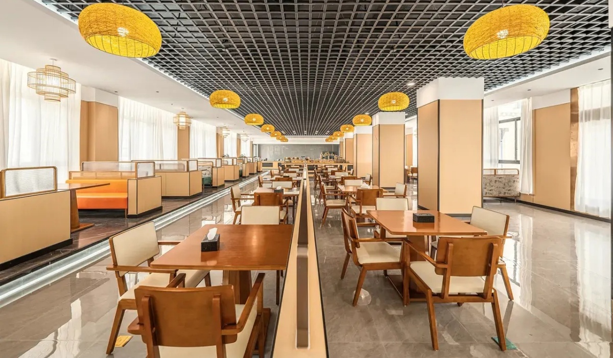 Full view of the spacious hotel restaurant