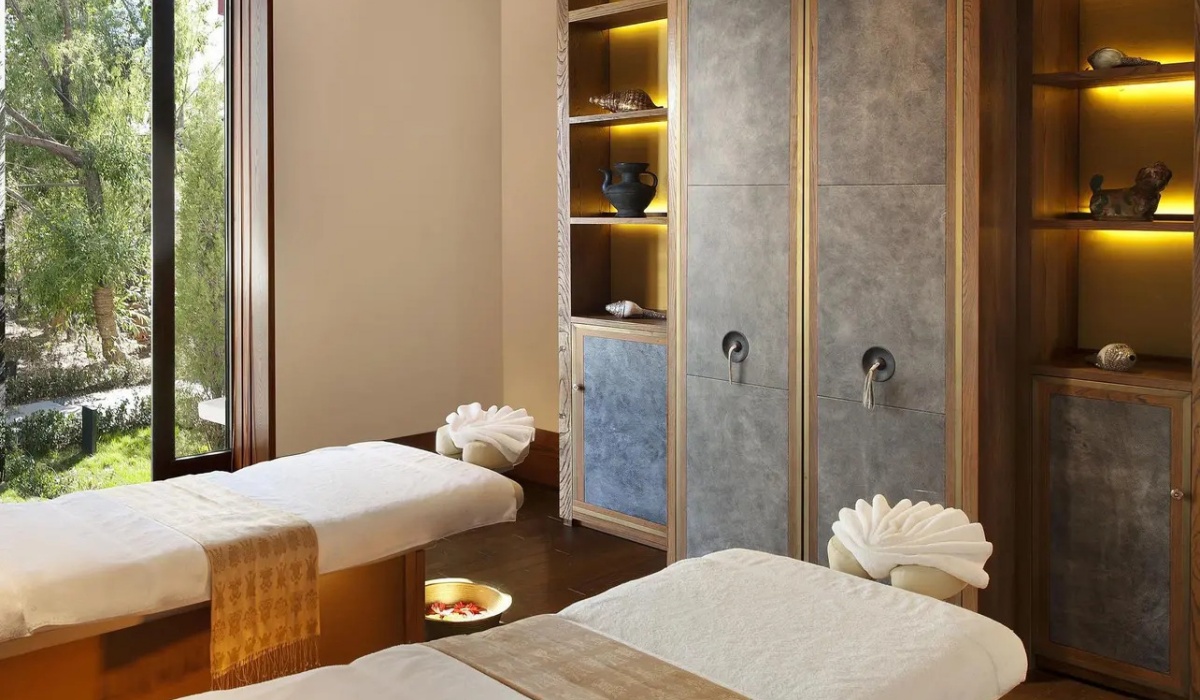 Tranquil spa treatment room at St. Regis Lhasa Resort