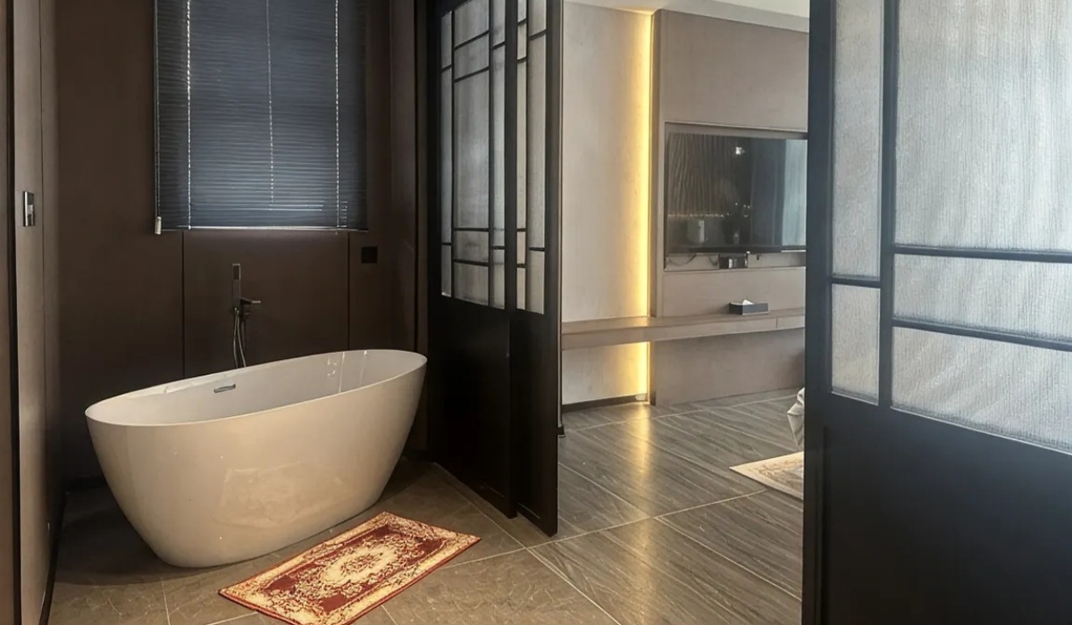 Freestanding soaking bathtub in suite at Western Inn Sheli Hotel