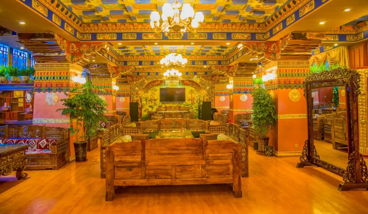 Tea house at Lhasa Shangbala Hotel with Tibetan d&eacute;cor