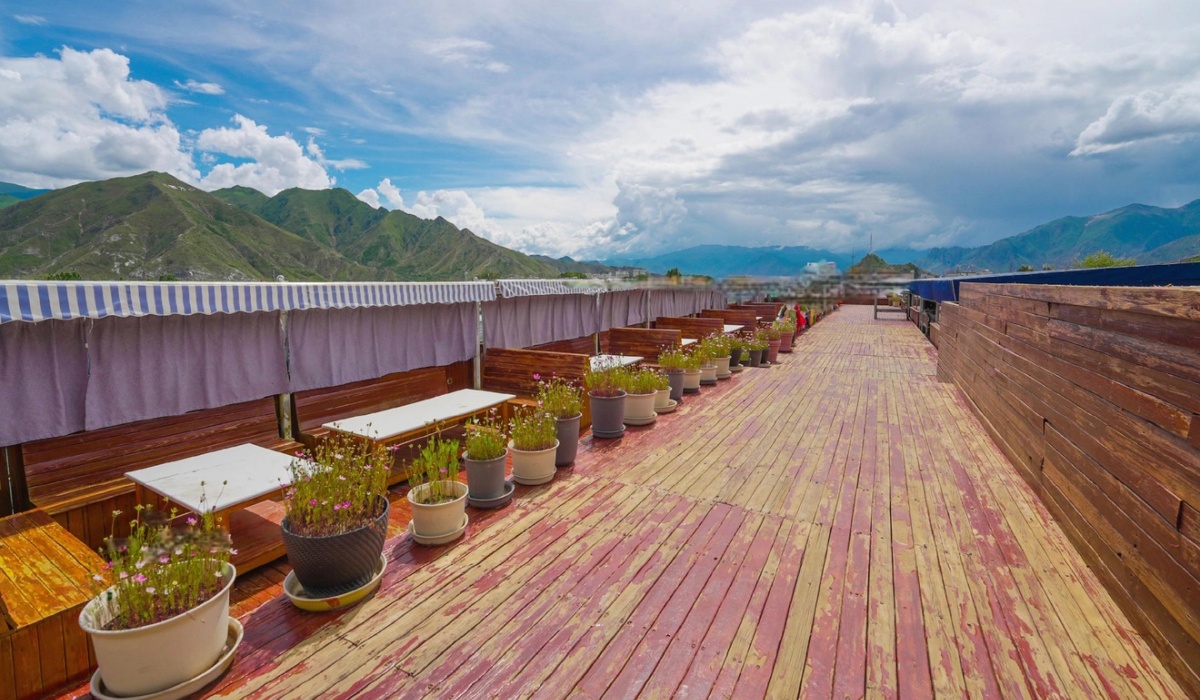 Outdoor rooftop terrace of Lhasa Thangka Hotel