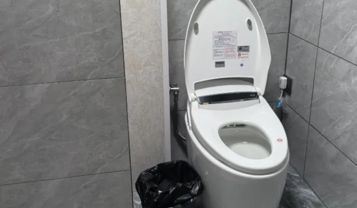 Modern smart bidet toilet in bathroom at Shenling Mountain Hotel