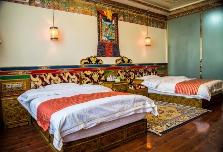 Traditional Tibetan style twin bedroom at Gesar Hotel