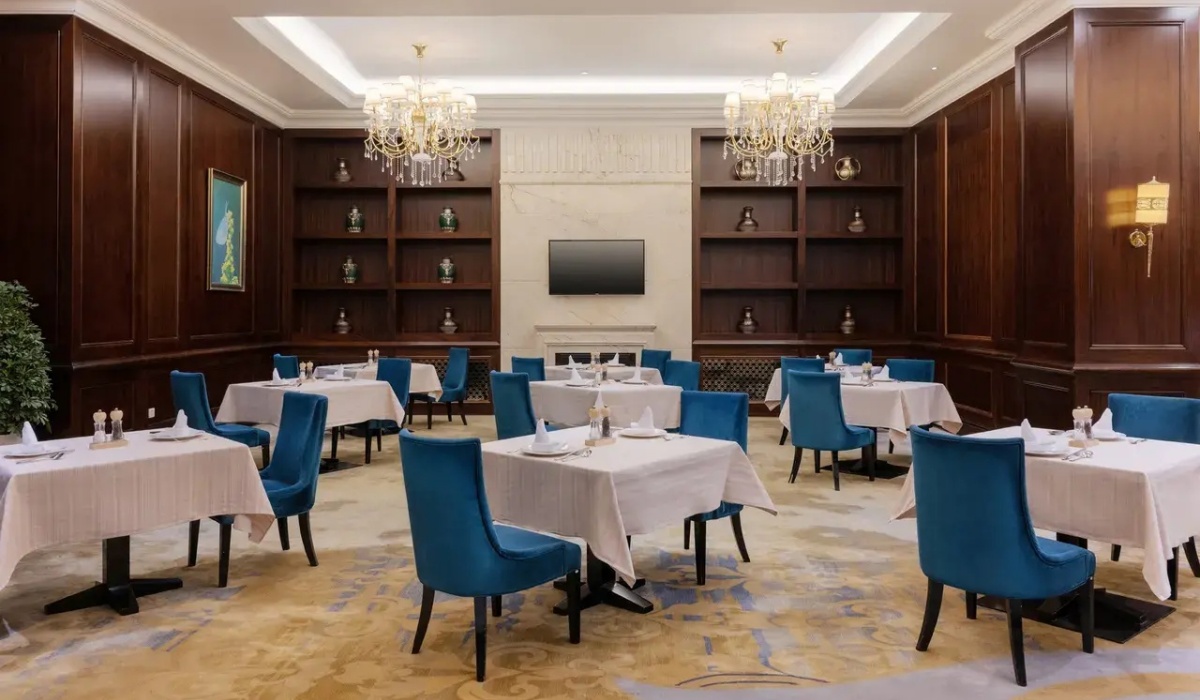 Western restaurant dining area at InterContinental Lhasa Paradise