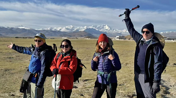 Trekking through Tibet and Nepal with our local guide&rsquo;s