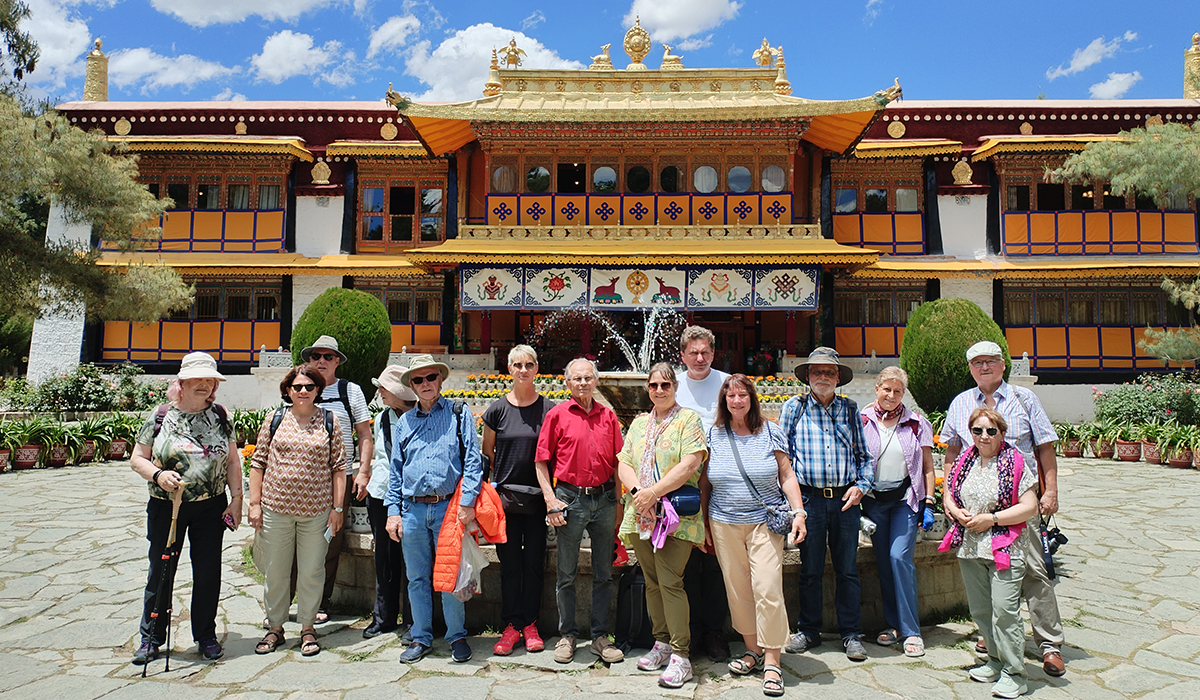 Visit Lhasa Norbulingka Park in Summer