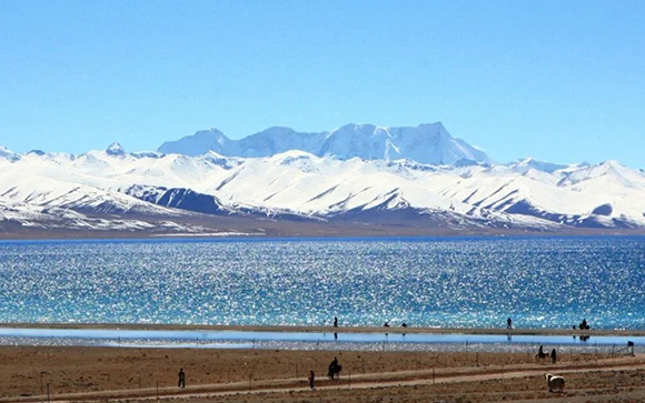 Visit Namtso Lake in April and May