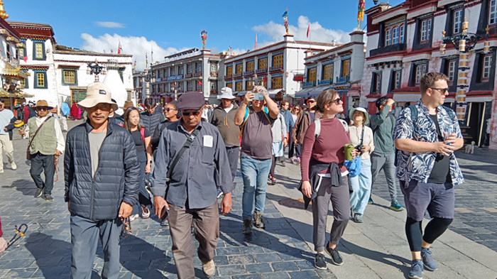 join local pilgrims in a morning kora around Barkhor Street