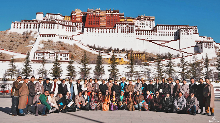 local Tibetan guides of Tibet Vista
