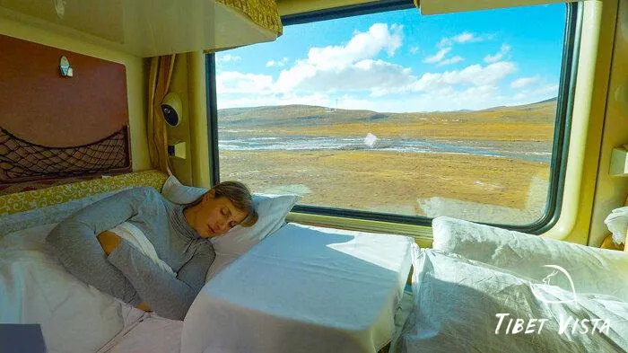 Enjoy soft sleeper on Tibet train