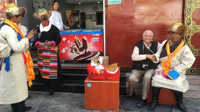 Friendly exchange with local Tibetan in Barkhor Street