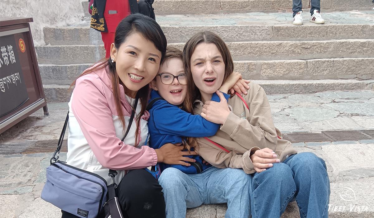 Pictures of Lhakdon's Guests
