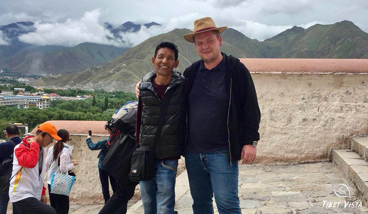 Tenwang's Pics with Tourists in Tibet