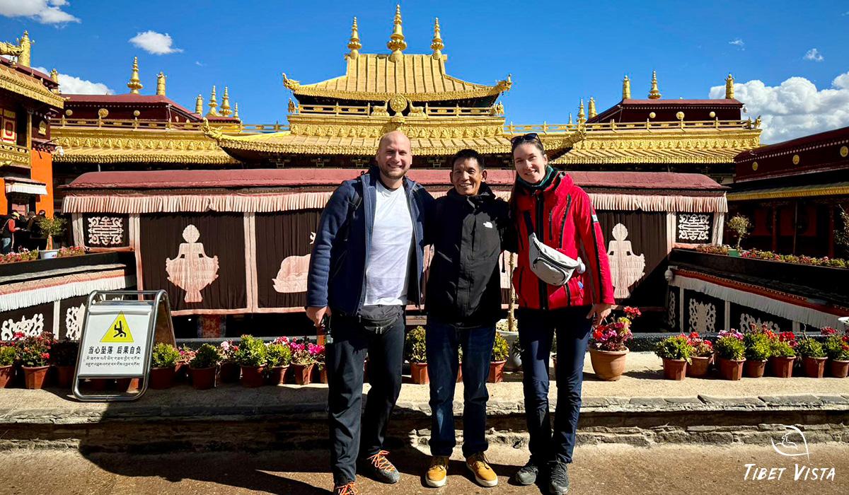 Tenwang's Pics with Tourists in Tibet