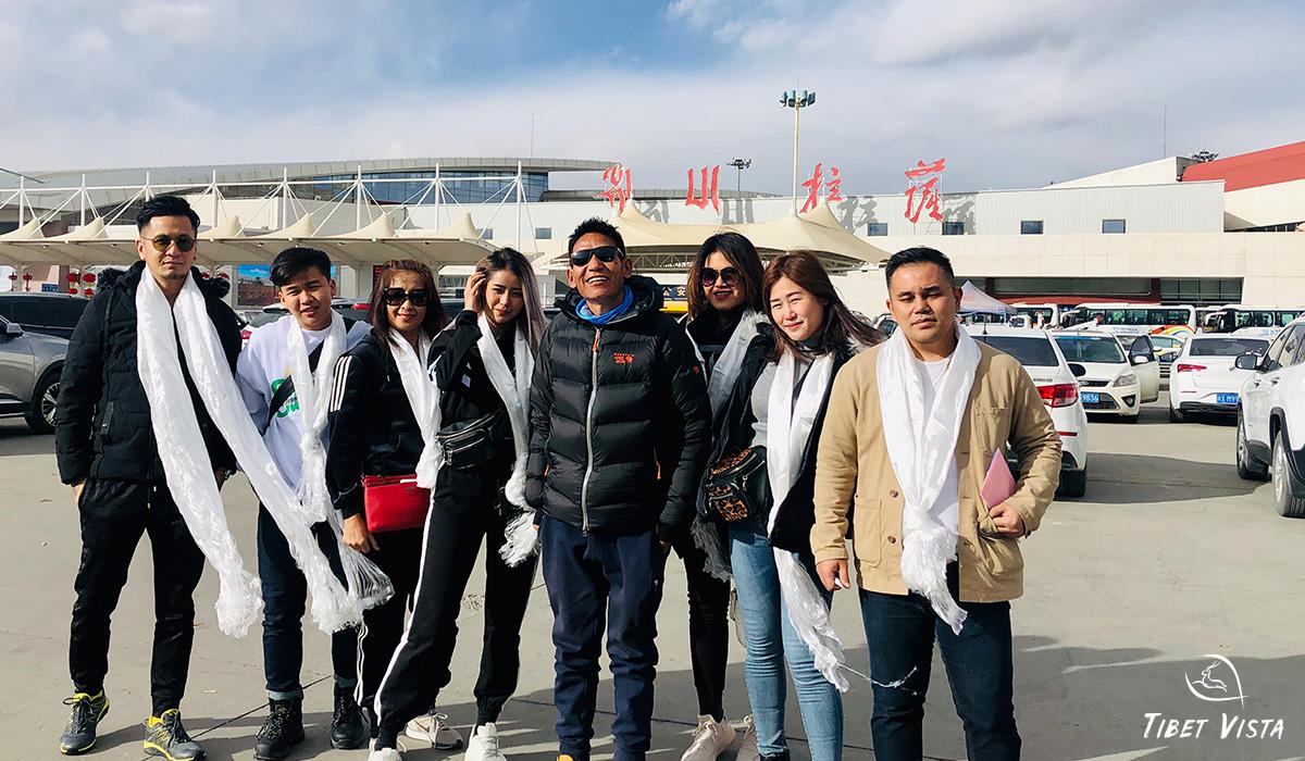 Tenwang's Pics with Tourists in Tibet
