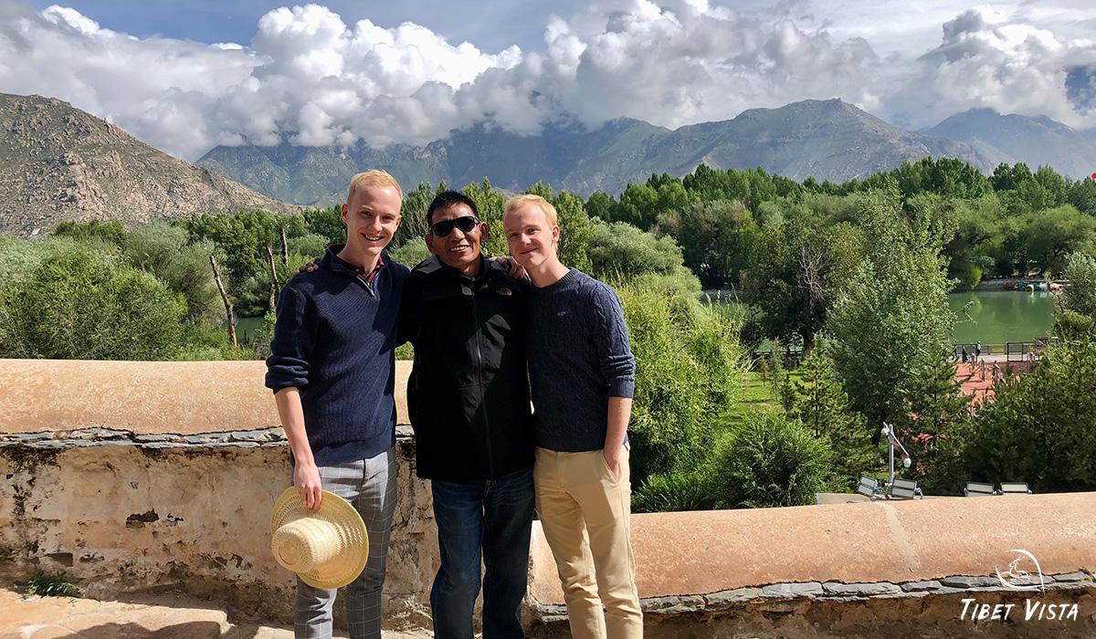 Tenwang's Pics with Tourists in Tibet