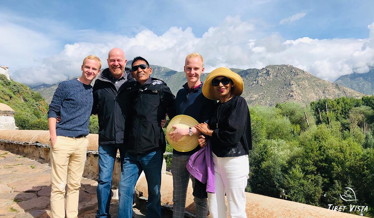 Tenwang's Pics with Tourists in Tibet
