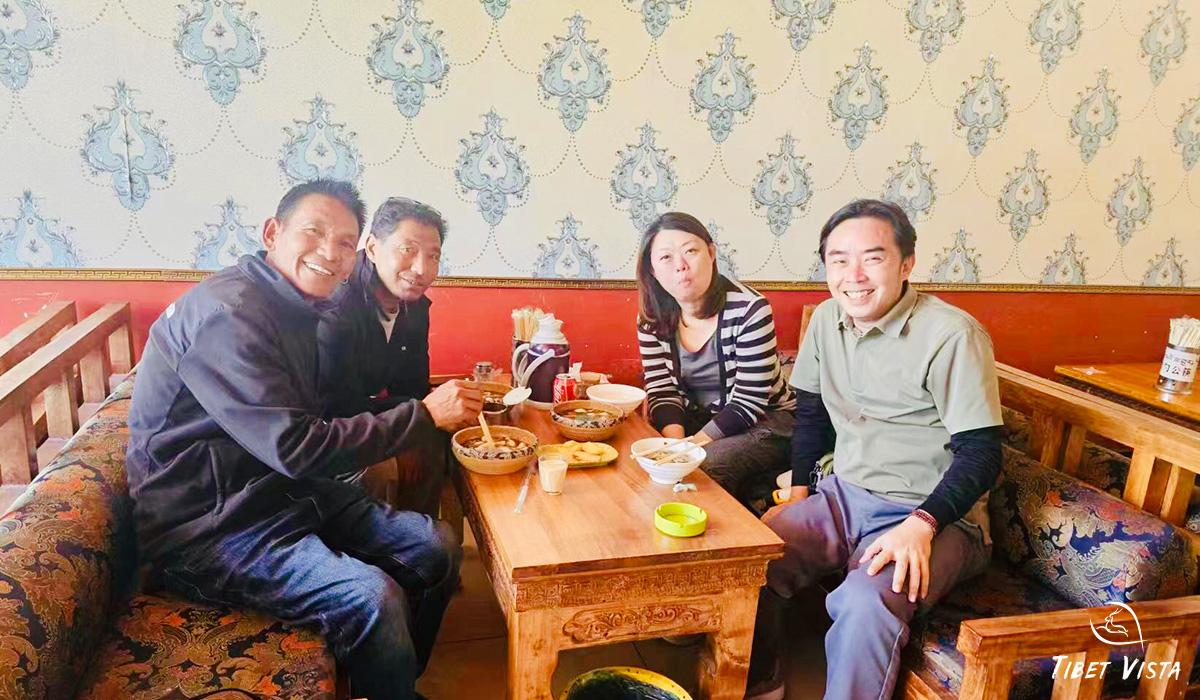 Tenwang's Pics with Tourists in Tibet
