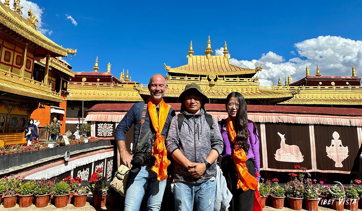 Gelek Pics with his Tourists
