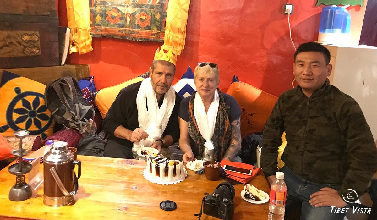 Gelek Pics with his Tourists
