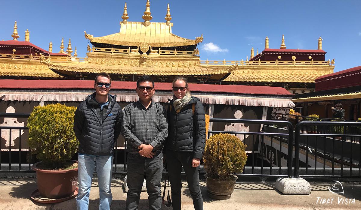 Gelek Pics with his Tourists