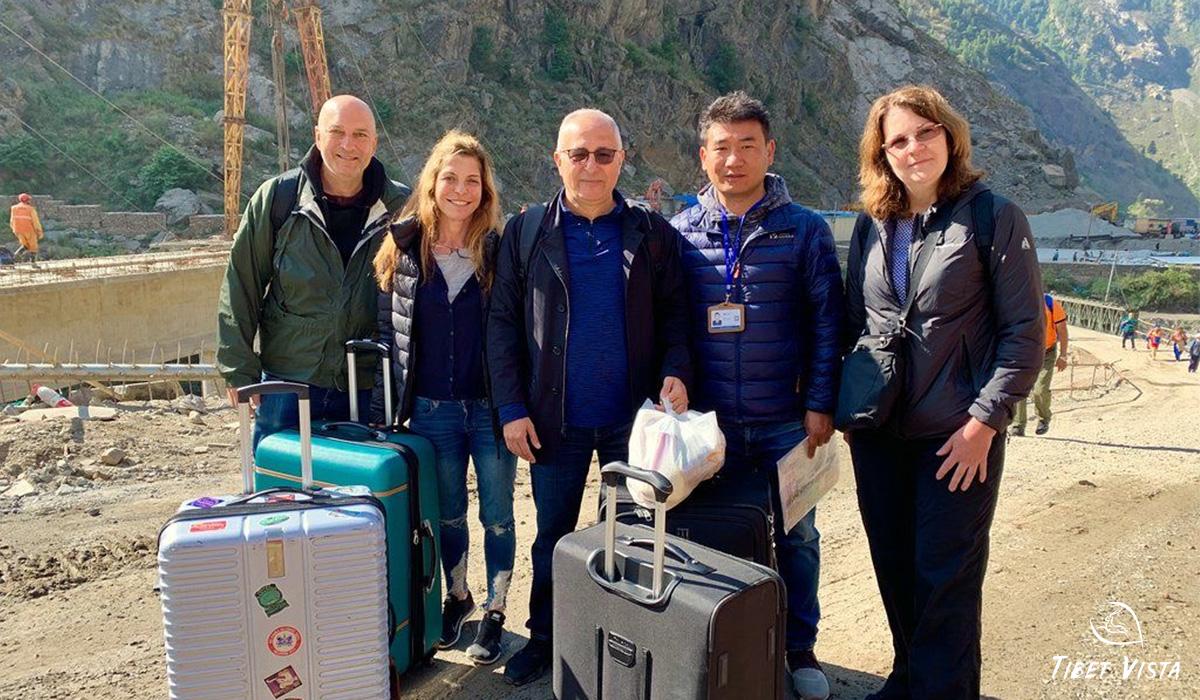 Gelek Pics with his Tourists