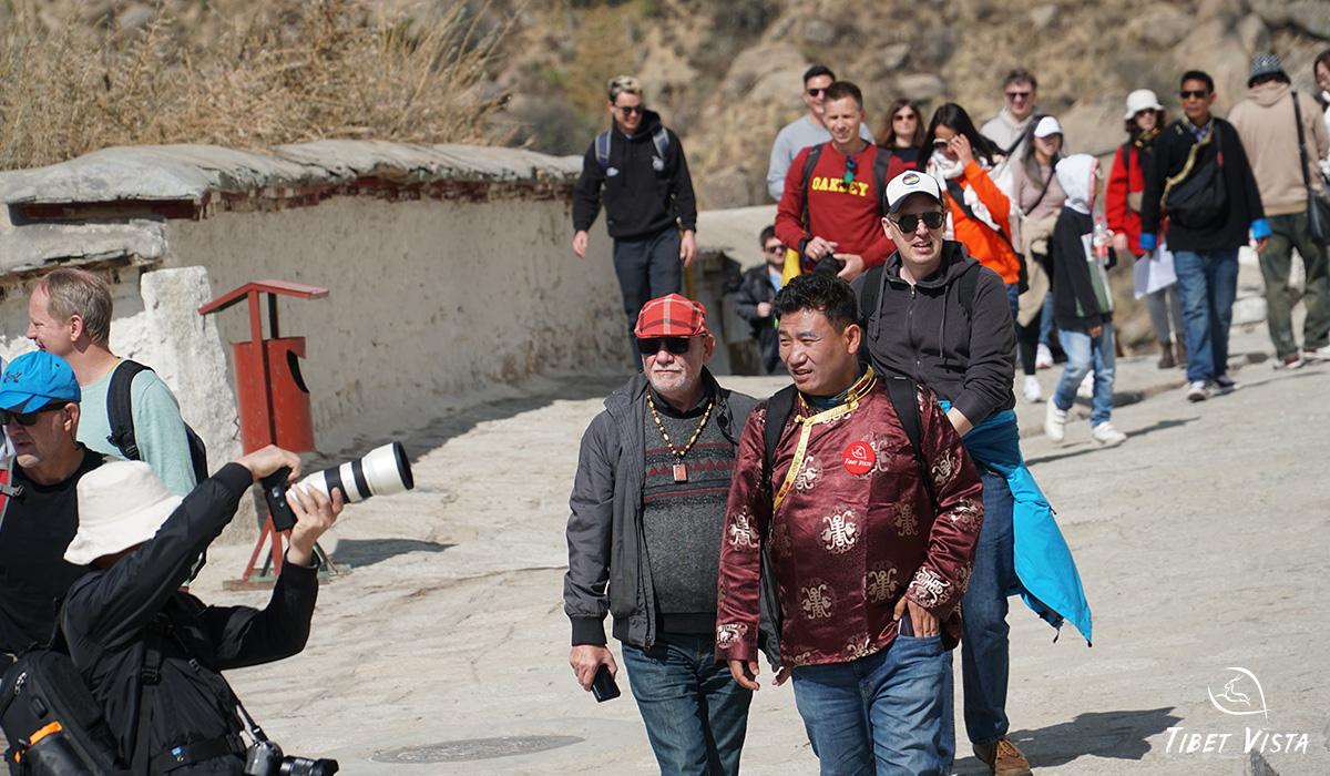 Gelek Pics with his Tourists