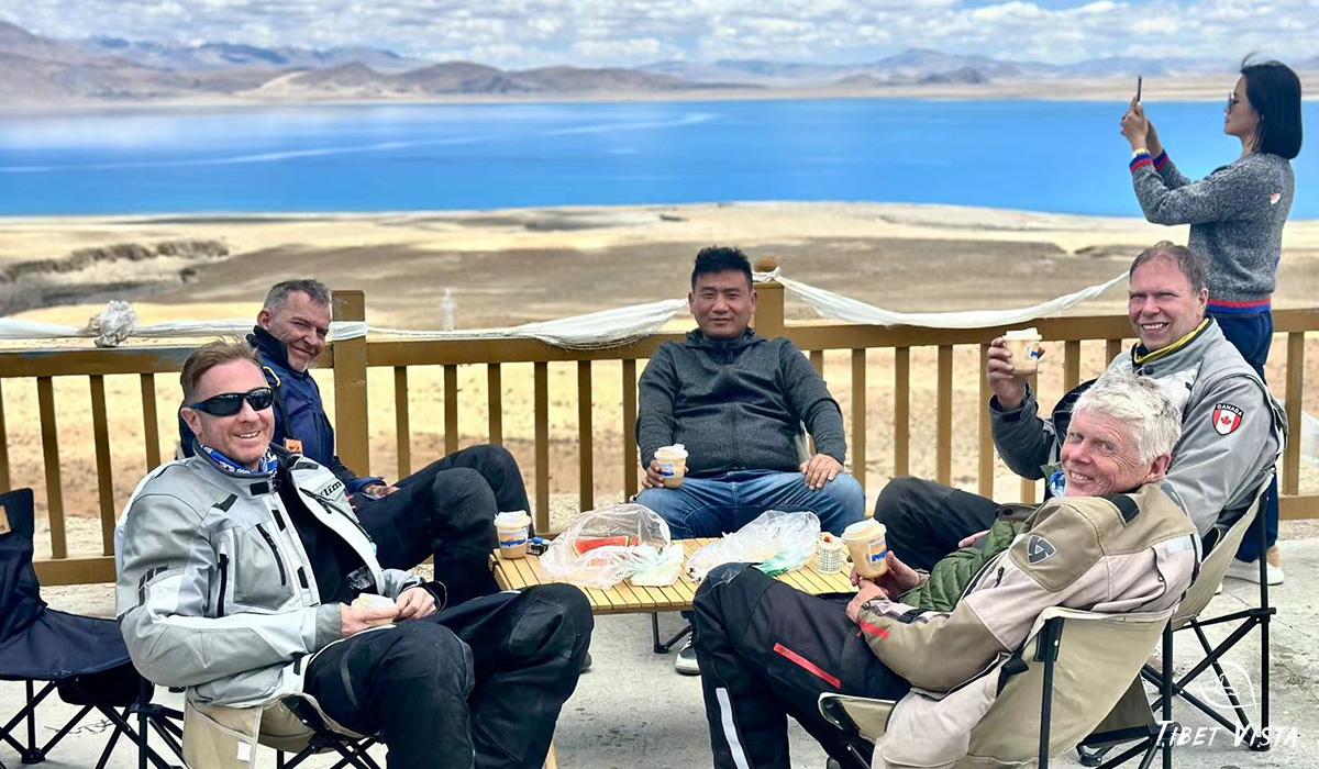 Gelek Pics with his Tourists