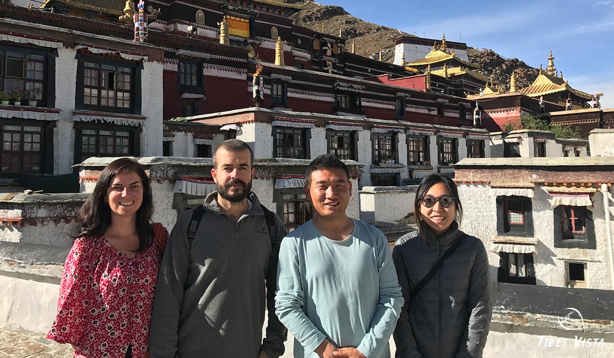 Gelek Pics with his Tourists