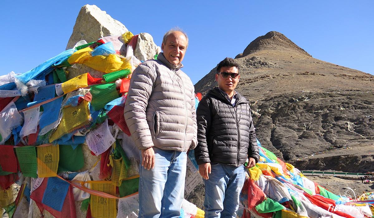 Gelek Pics with his Tourists