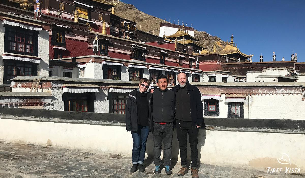 Gelek Pics with his Tourists