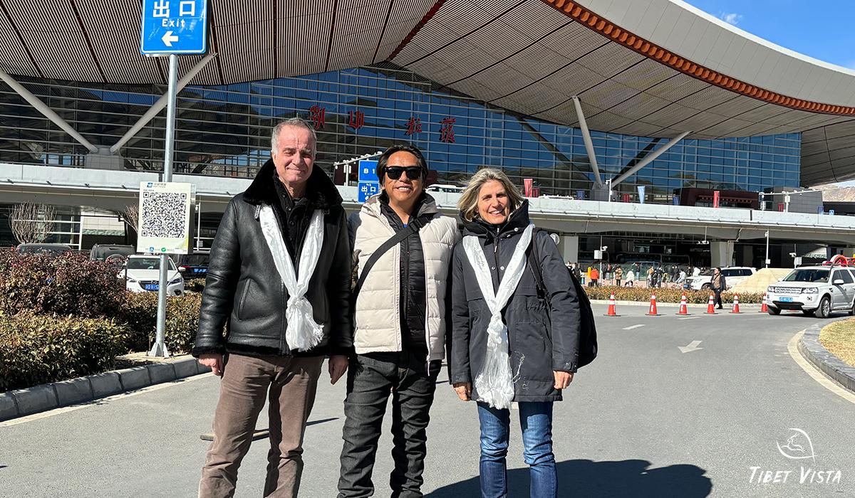 travel tibet with Lhasa Tenzin