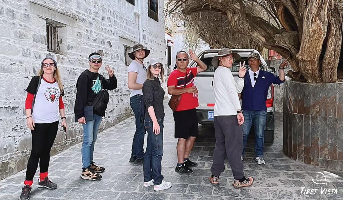 travel tibet with Lhasa Tenzin