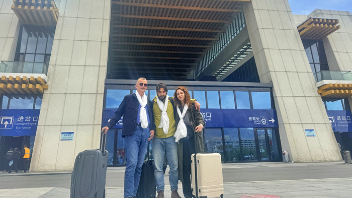 Tibet train tour with us