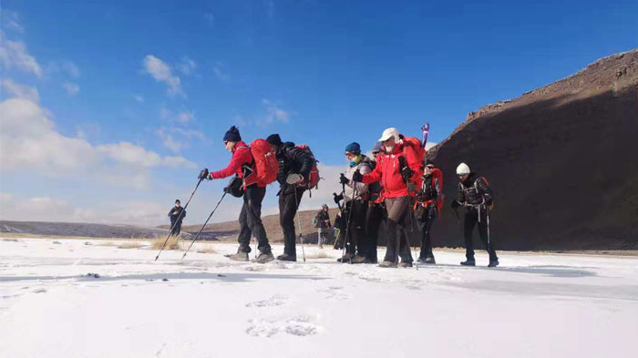 Trekking in Tibet in winter